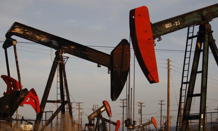 California to Halt Fracking Permits by January 2024, Phase Out Oil Extraction by 2045
