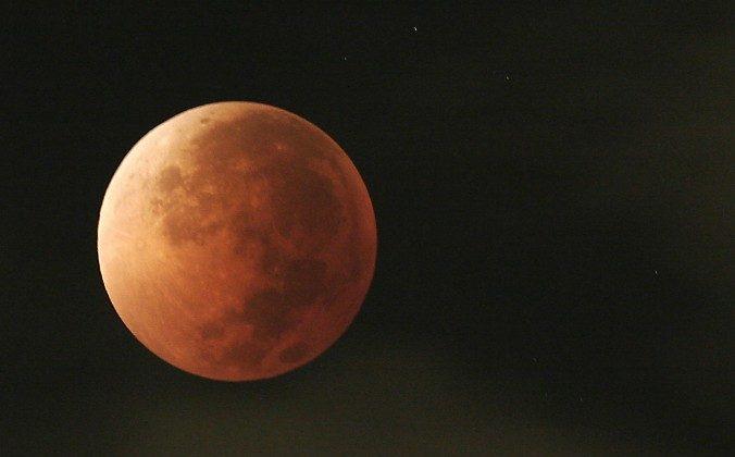 Blood Moon: Red or Orange ‘Pink Full Moon’ and Lunar Eclipse (Tetrad) Taking Place April 15