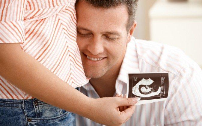 Dads Bond with Baby During “Magic Moment” of Ultrasound