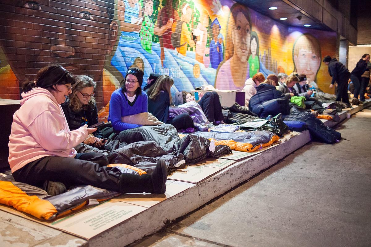 Mothers Sleep Outside to Fundraise for Homeless Teens