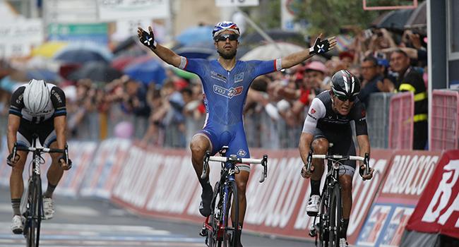 Bouhanni Scores Comeback Win in Rain-Wracked Giro d'Italia Stage Four