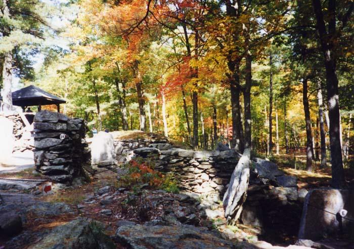 A structure at the Mystery Hill site. (<a href="https://commons.wikimedia.org/wiki/File:America_Stonehenge.jpg">Stan Shebs</a>/CC BY-SA 3.0)