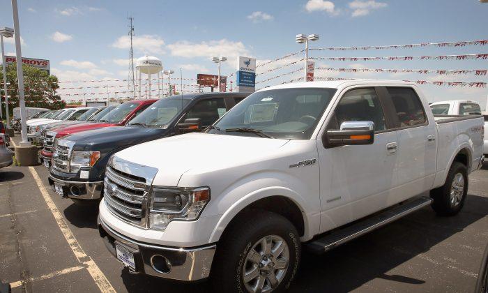 Ford Recalls 4000 Super Duty F-Series Trucks With Bad Transmissions (video)