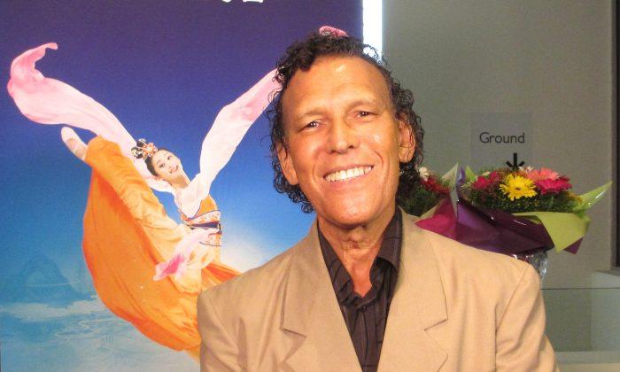 Musician Urges People Go and See Shen Yun