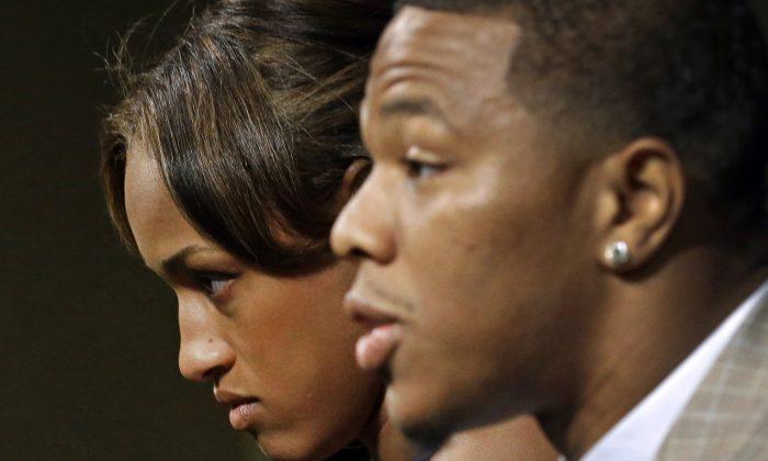 Ray Rice Apologizes for Incident
