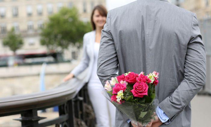 Flowers Have Powers to Change Men's Dating Prospects, Studies Suggest