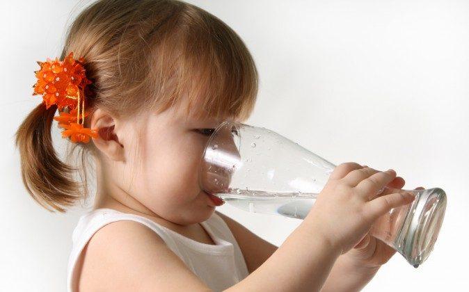 8 Reasons to Drink 8 Glasses of Water a Day