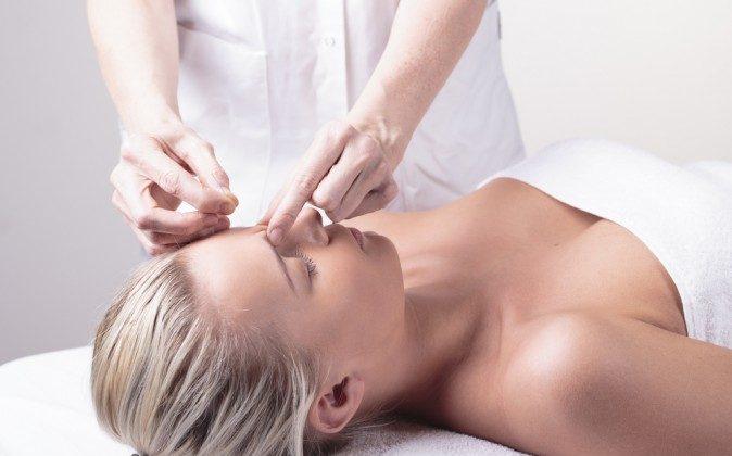 Acupuncture Clears Acne - New Research