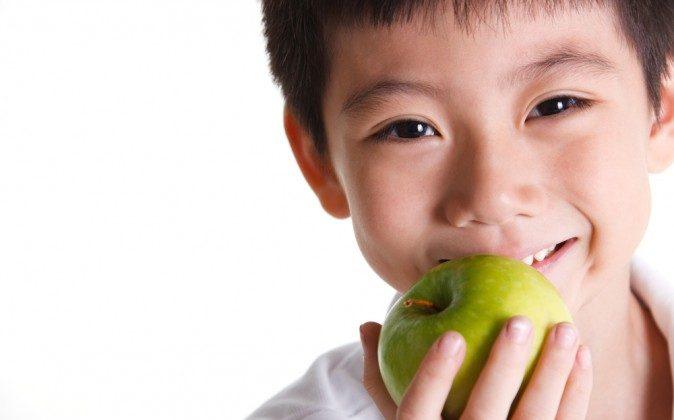 Top 15 Dirtiest and 15 Cleanest Fruits and Veggies