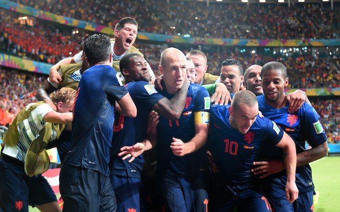 Spain vs Netherlands Highlights, Results: Robin Van Persie, Stephen de Vrij, Arjen Robben Score in Netherlands Rout of Spain (+Video)