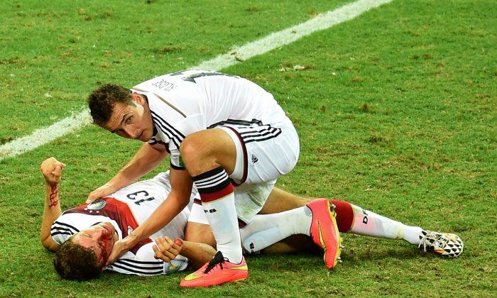 Thomas Mueller Injury Today: Germany’s Top Scorer Collides With Ghana’s John Boye in World Cup (+Photos)