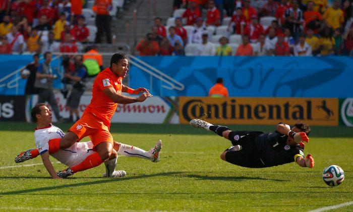 Memphis Depay Goal Video Today: Arjen Robben Assists Netherlands Forward Depay to See Netherlands 2-0 Past Chile
