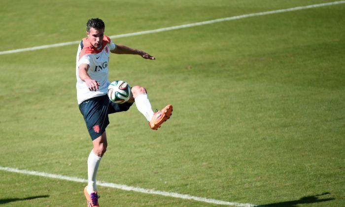 Robin Van Persie Injury News: Netherlands, Man Utd Striker Injures Thigh in Training?