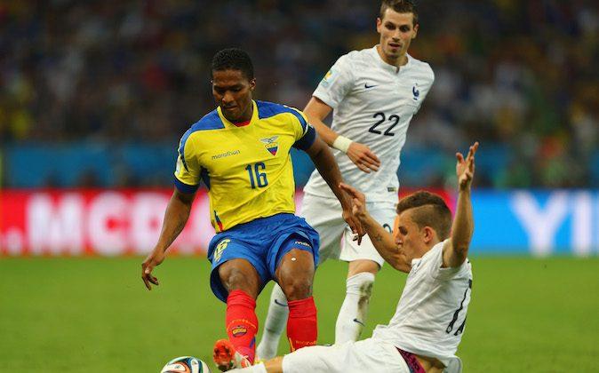 Antonio Valencia Red Card, Lucas Digne Injury Video: Watch Ecuador, Man United Midfielder Tackle Digne (+Photo)