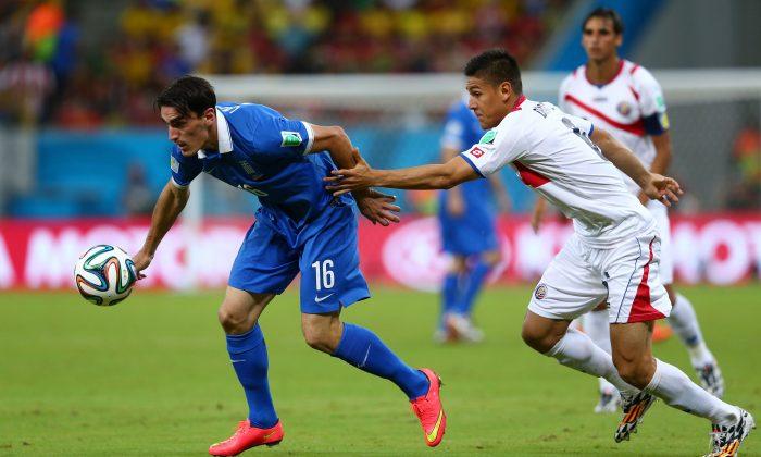 Oscar Duarte Red Card Video: Costa Rica Defender Sent Off Against Greece for Challenge on Jose Holebas
