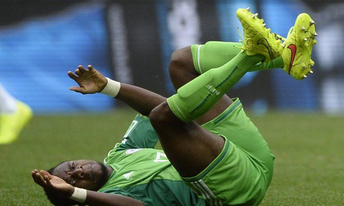 Ogenyi Onazi Injury Video Today: Blaise Matuidi Fouls Nigerian Midfielder, Gets Yellow Card (+Photo)