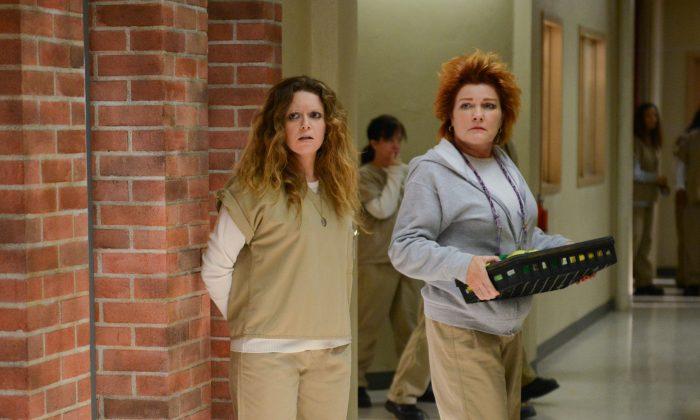 Orange is the New Black Cancelled Hoax: ‘Netflix CEO Reed Hastings Pulls Plug’ is 100% Fake; Season 3 Still Coming