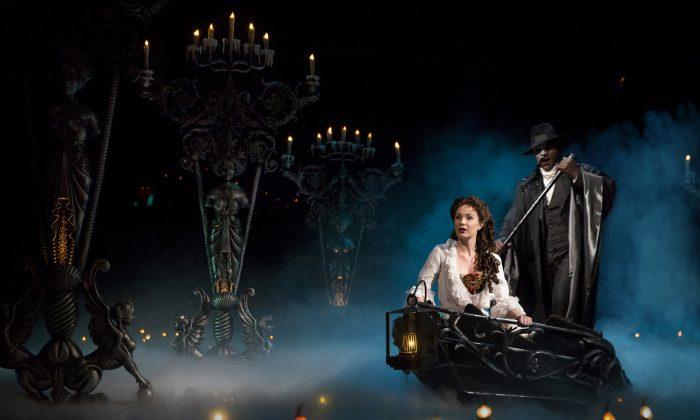  Theater Review: ‘The Phantom of the Opera’