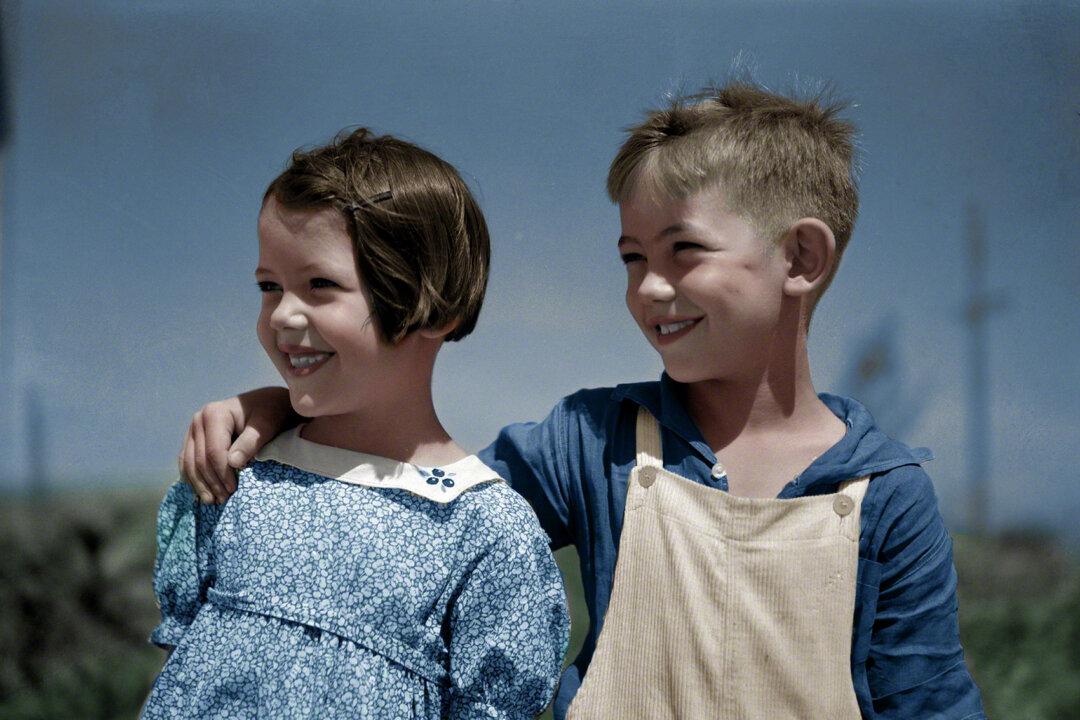 Charm of Daily Life in Old-Time Maine Revived in Colorized Photos (Photo Gallery)