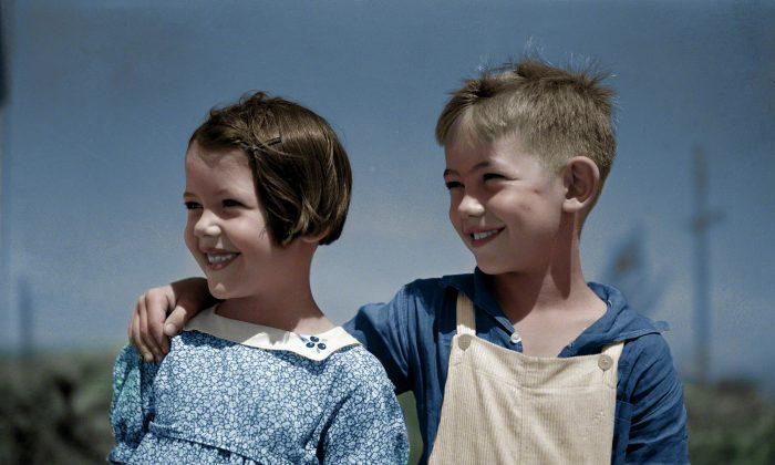 Charm of Daily Life in Old-Time Maine Revived in Colorized Photos (Photo Gallery)