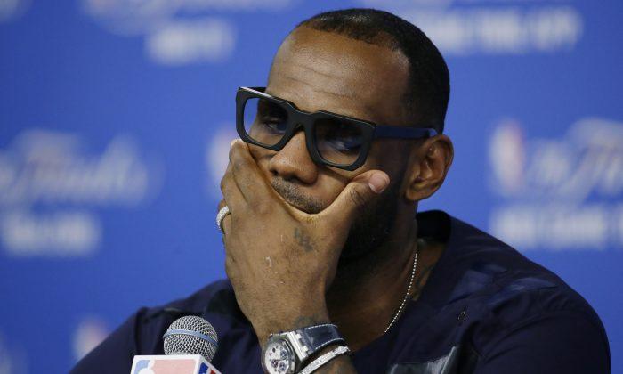 LeBron James Wife Savannah Posts Akron, Ohio Photo; NBA Star to Sign With Cleveland Cavaliers?