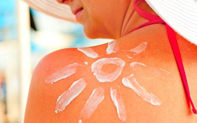 Treat and Prevent Your Sunburns with These 6 Simple Ingredients