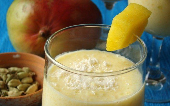  Goodness in a Glass: 3 Fruity Breakfast Drinks for Busy People
