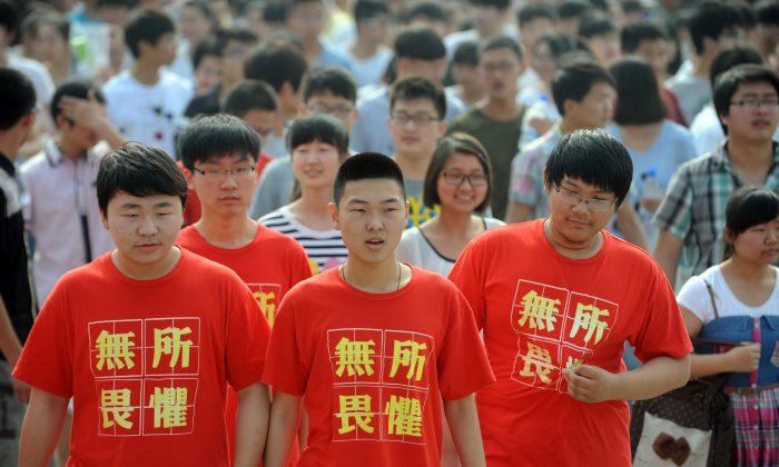 College Hopefuls in China Decline National Exam, Head Overseas Instead