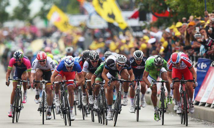 Tour de France Stage Four: Kittel 3X, Froome Crashes