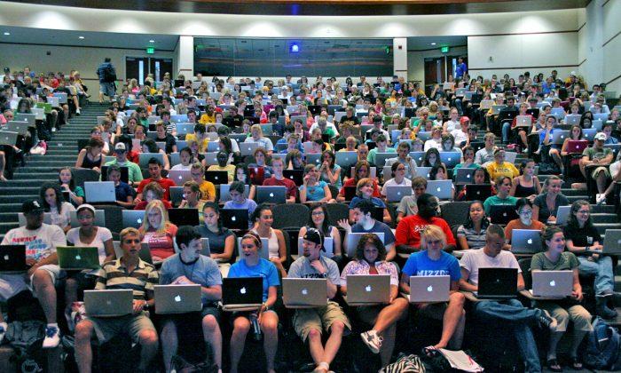Don’t Ban Laptops in Class, Talk to Students via Facebook