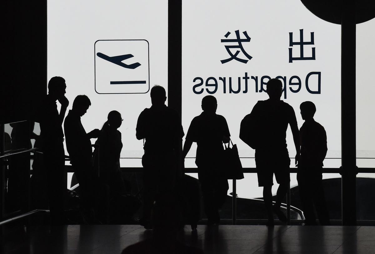 Abrupt Flight Cancellations Have Chinese Netizens Wondering