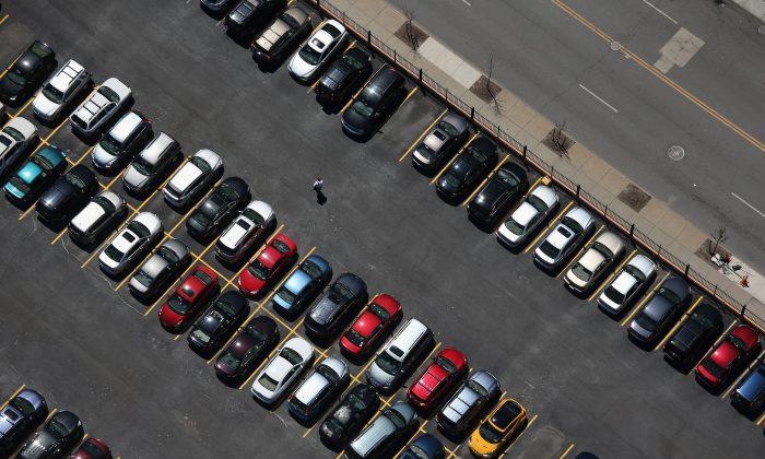 Mayor Backs Effort to Ease Alternate Side Parking Rules