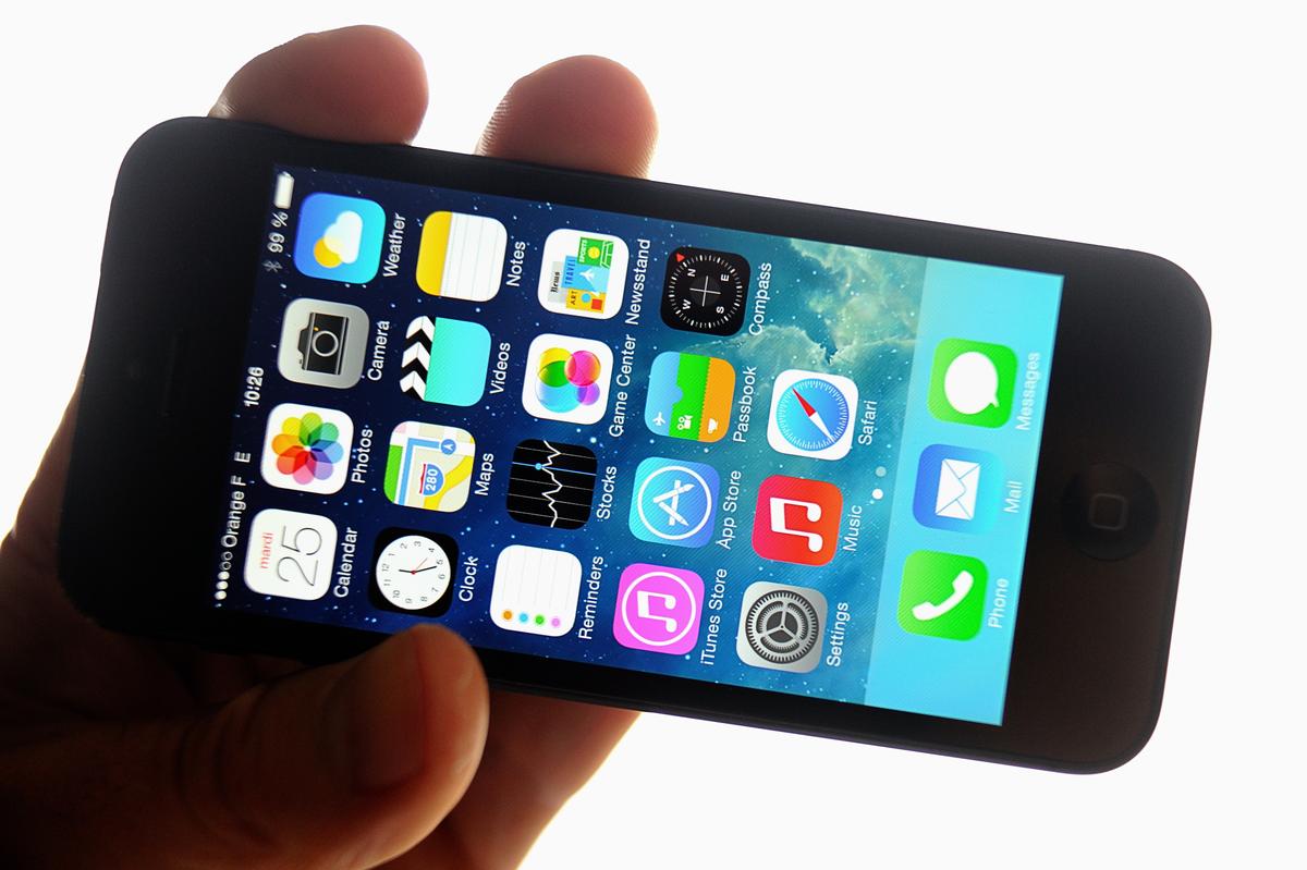 iPhone 6 Release Date Rumors, Features: Phone Delayed for a Month, Claims Report; Also, Glowing Apple Logo?