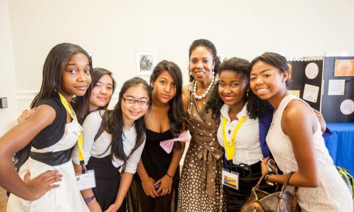 Teen Girls With Ideas Get a Taste of the Business World