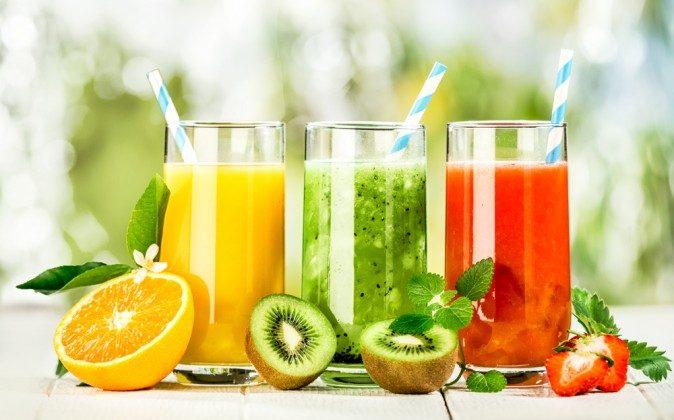 Juicing vs Blending: Pros and Cons