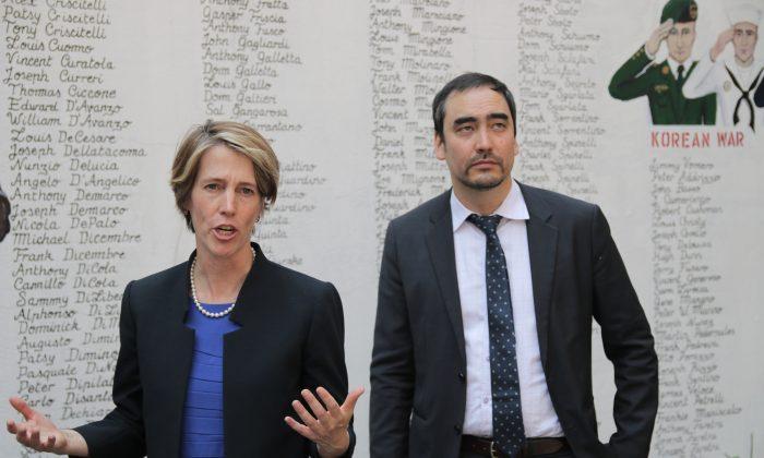 Teachout Sticks to Core Themes in Campaigning