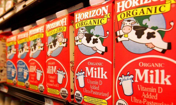Organic Dairy Industry Accused of Blocking GMO Label