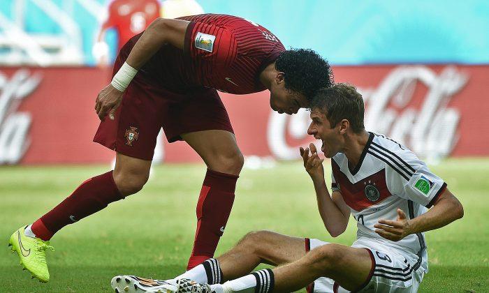 Thomas Mueller Head Butted: Check Out Pepe’s Foul on Germany, Bayern Munich’s Müller (+Video) 