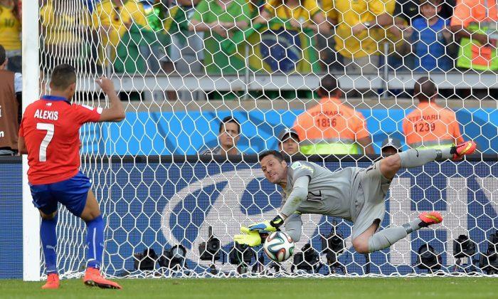 Brazil World Cup 2014: Julio Cesar Saves Brazil Against Chile, But Colombia Should Be Easier 