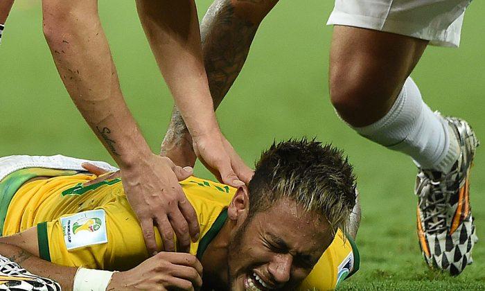 Neymar Jr Injury Video: Watch World Cup-Ending Foul on Brazil Super Star; Neymar Dreams of Coming Back to Celebrate Title (+Picture, Photos)