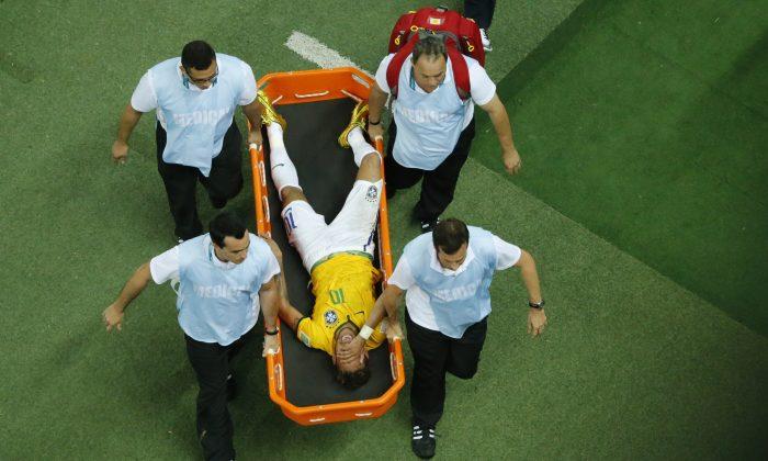 Neymar Spine: Brazil Star Fractures Vertebrae After Getting Hurt in a Foul; Will Miss Rest of World Cup 2014