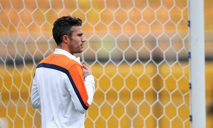 Robin Van Persie Injury Latest: Netherlands Striker Has Stomach Problems, But Could Play Against Argentina in World Cup Semi Final
