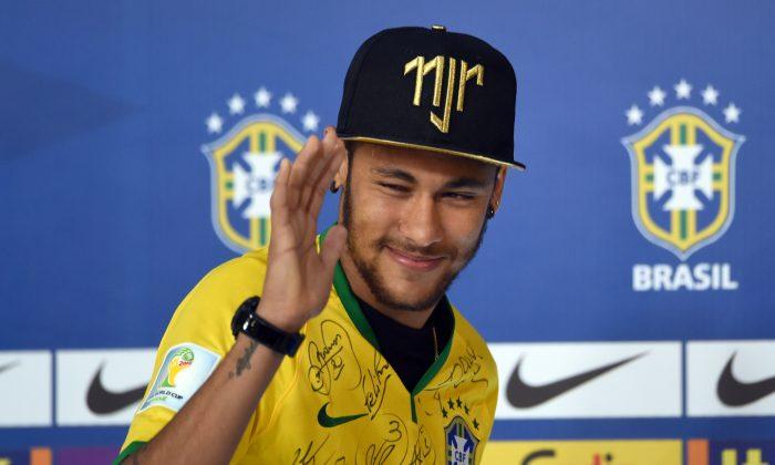 Neymar Girlfriend Bruna Marquezine: Injured Brazilian Star Says It’s ‘Too Early’ to Marry; Poses With Son David Lucca on Instagram (+Photos, Video)