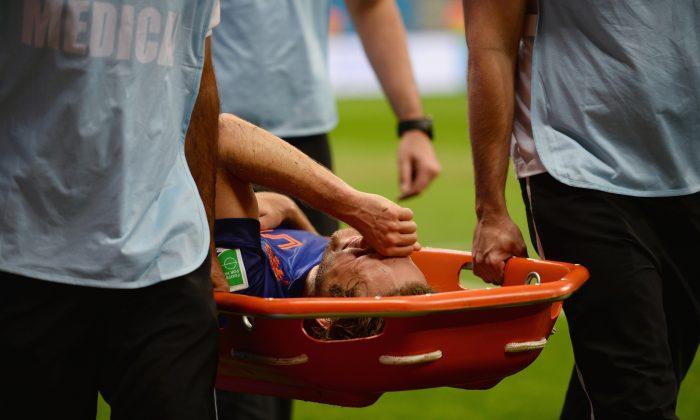 Daley Blind Injury Video: Watch Netherlands Player Get Hurt Against Brazil Today (+Photos)