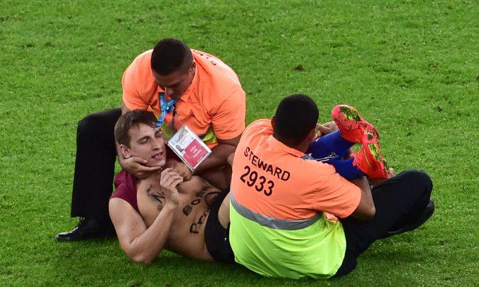 World Cup Streaker Vitaly Zdorovetskiy in Germany vs Argentina World Cup 2014 Final (+Photos, Twitter, LeBron James Instagram Video)