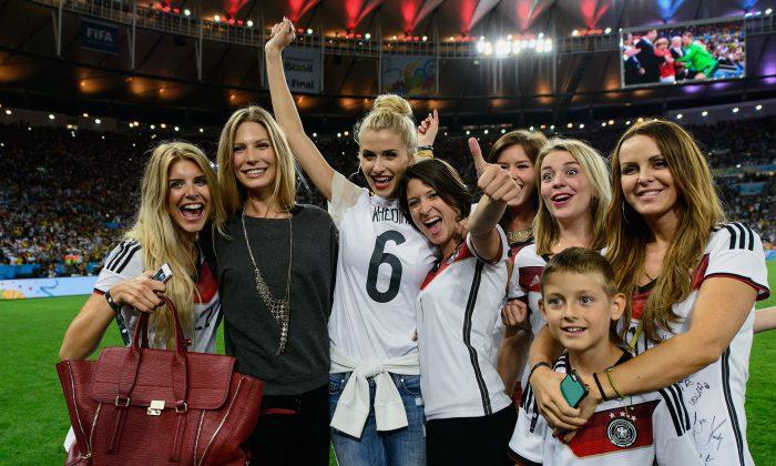Germany Football Team’s Girlfriends and Wives: Miroslav Klose, Julian Draxler, Toni Kroos, Sami Khedira, Mesut Oezil, Bastian Schweinsteiger WAGs Celebrate World Cup 2014 Victory (+Photos)