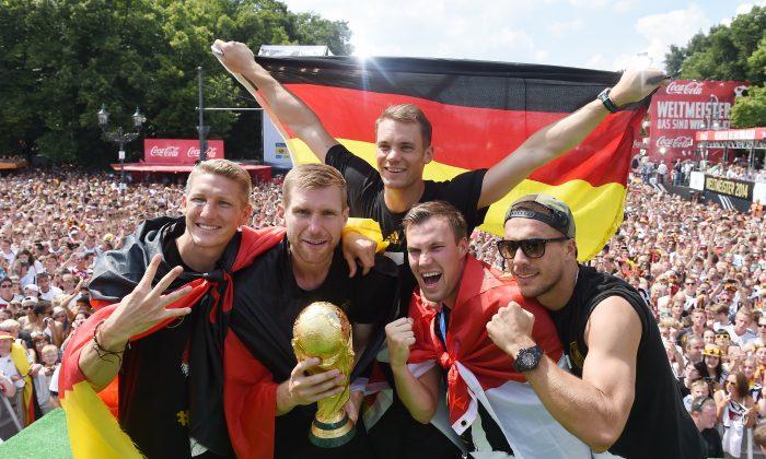 Germany World Cup Celebration Video: Watch Germany Football National Team Victory Parade Dance Moves, Trophy Unveiling (+Photos) 