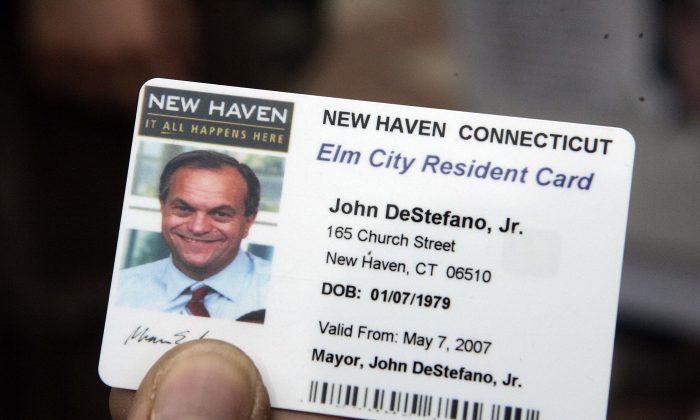 De Blasio Signs City ID Bill, Cards Will Be Free for One Year