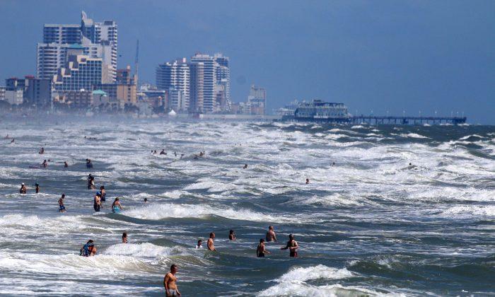 Reports of Sea Lice Biting Swimmers at Virginia Beach