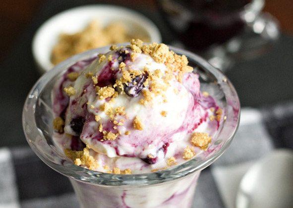 Recipe: Blueberry Graham Frozen Greek Yogurt